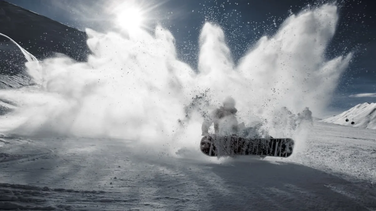 person snowboarding on mountain during daytime
